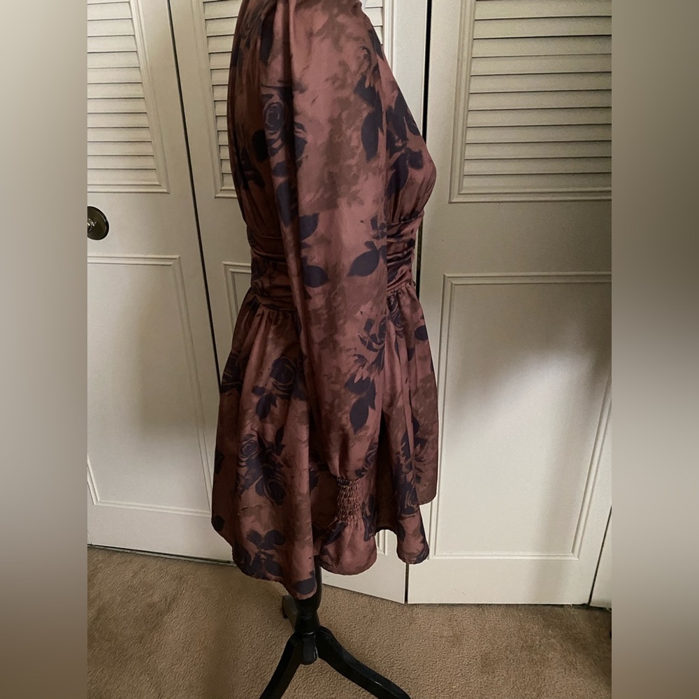 Pretty Little Thing brown cinched waist floral digital rose dress button down - Picture 12 of 17